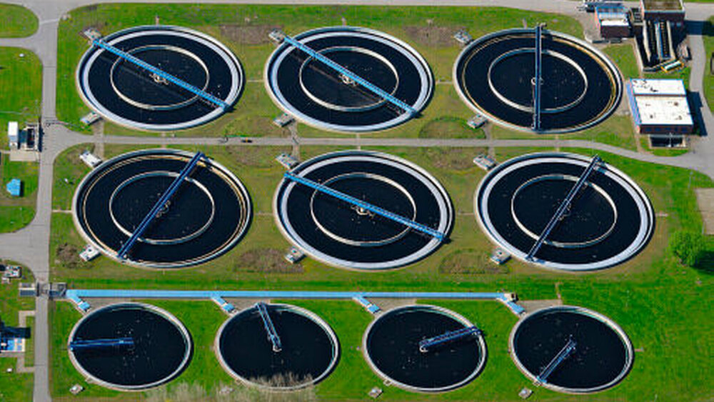 Kläranlage reicht nicht: Rückstände von chemischen Verbindungen können nicht vollständig abgebaut werden und gelangen in die Umwelt. |
