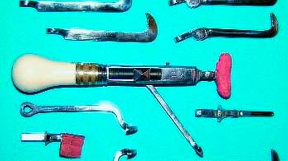 Dieser prachtvolle Pelikan wurde von Grangeret zirka 1810 für die Kaiserin Hortense, Schwägerin Napoleon Bonapartes, hergestellt.