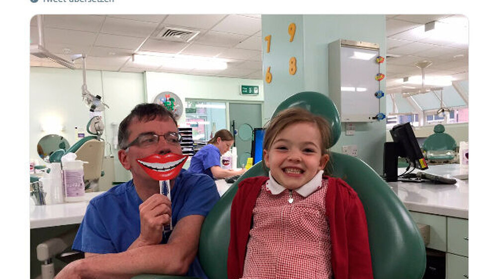 In den sozialen Netzwerken wird die Kampagne mit einem "Smiley" vor dem Gesicht begleitet: "With our Smiley, you'll find it impossible not to show your smile behind it."