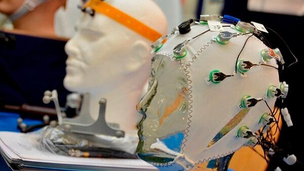 Die Elektrotherapie soll zu einem leichten Kribbeln an der Kopfhaut führen.