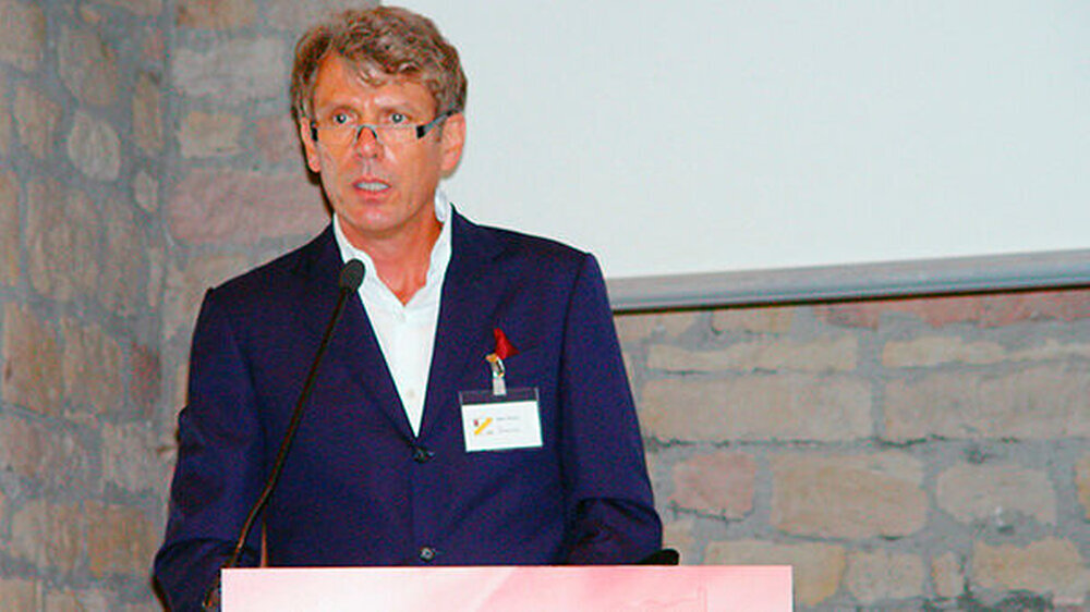 Dr. Wilfried Woop, Vorsitzender der BZK Pfalz, kritisierte den „nicht enden wollenden Regelungswillen“ des Gesetzgebers, der die zahnärztliche Berufsausübung zunehmend limitiere. "Die staatlichen Regelungen schränken uns Freiberufler ein." Als akt