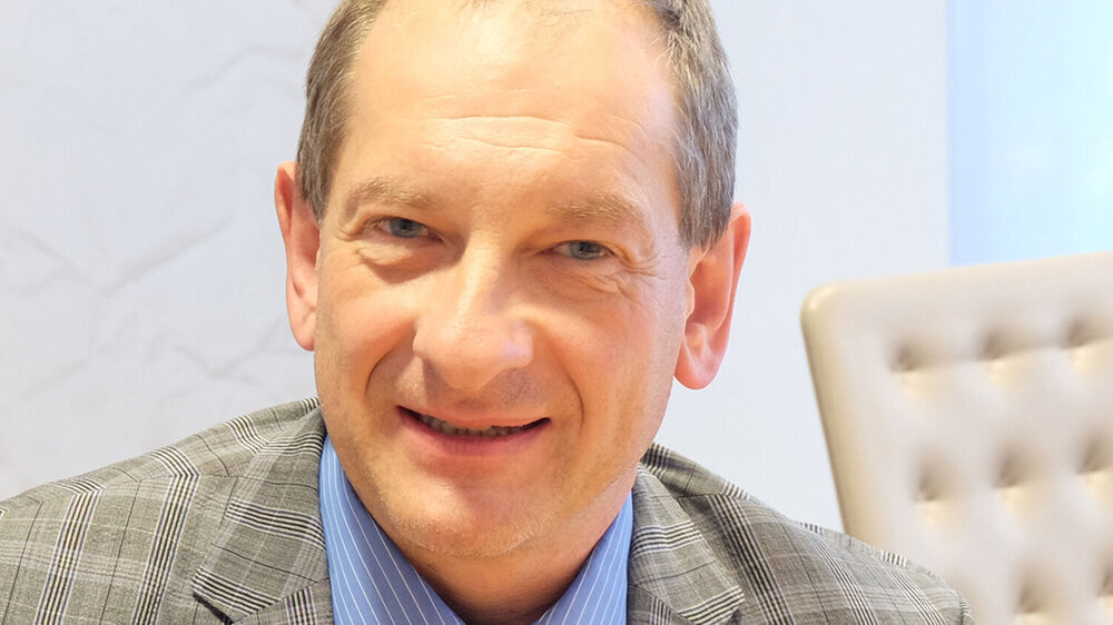 "Wenn es einen aufrechten Freiberufler gab, dann Dr. Reiner Zajitschek", sagte der FVDZ-Vorsitzende Dr. Harald Schrader auf der KZBV-Vertreterversammlung heute morgen in Köln.