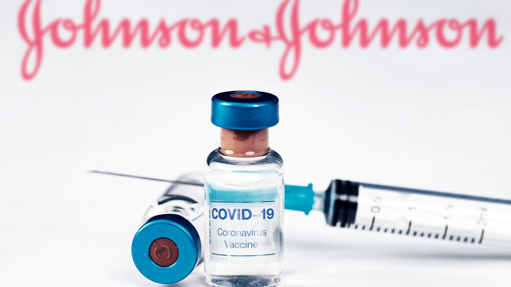 Das Besondere an dem Vektorimpfstoff von Johnson & Johnson ist, dass eine einzige Dosis für die vollständige Immunisierung ausreicht.