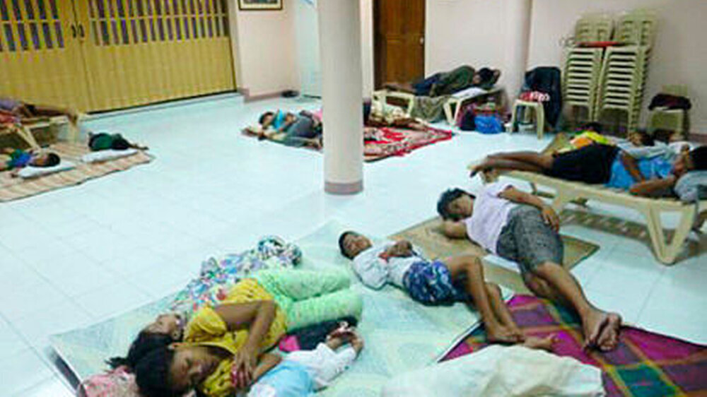 Das Medical Health Center in Bugko auf der philippinischen Insel Samar hat der Supertaifun Haiyan verschont, ...