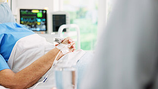 Ältere Patientin im Krankenhaus