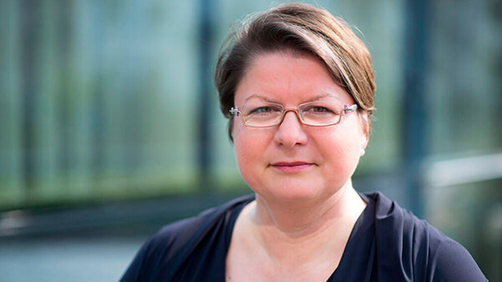 Susanne Steppat ist Diplom-Biologin und examinierte Hebamme. In ihrer Funktion als Präsidiumsmitglied im DHV ist sie Beirätin für den Angestelltenbereich.