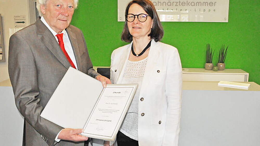 Am 18. April wurde Dr. Ina Schüler von der Poliklinik für Präventive Zahnheilkunde und Kinderzahnheilkunde in Jena der Wissenschaftspreis der Konrad-Morgenroth-Förderergesellschaft in Münster verliehen.