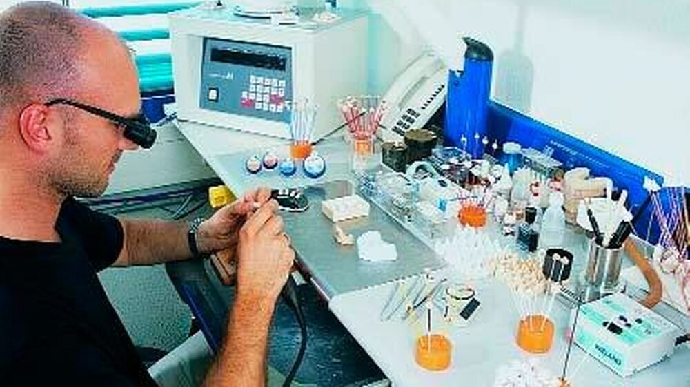 Gut getestet, korrekt informiert, bestens beraten – eine Kette wünschenswerter Maßgaben für den Umgang mit zahnärztlichen Materialien: Nicht immer sind diese Attribute zutreffend.
