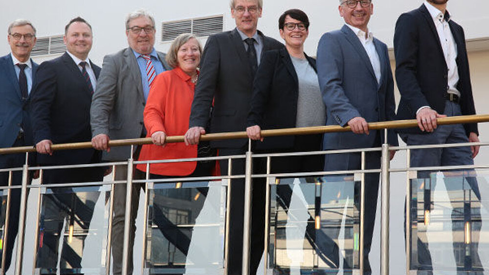 Der neue Bundesvorstand des FVDZ (v.l.): Drs. (NL) Hub. van Rijt, Priv.-Doz. Dr. Thomas Wolf, Dr. Christian Öttl, Dr. Gudrun Kaps-Richter, Harald Schrader, Dr. Jeannine Bonaventura, Dr. Frank Wuchold, Dr. Kai Zimmermann.