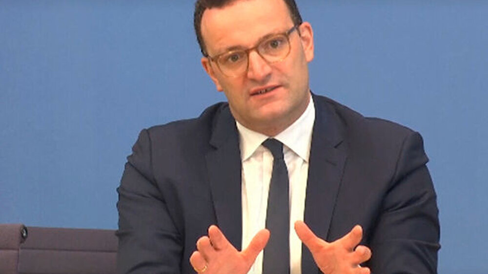 Die App sei kein Allheilmittel wiederholte Bundesgesundheitsminister Jens Spahn seine Worte von vor 100 Tagen, aber: "Die App wirkt – und ist eine der erfolgreichsten weltweit." Mit ihren 18,4 Millionen Downloads sei sie so erfolgreich wie alle übrigen