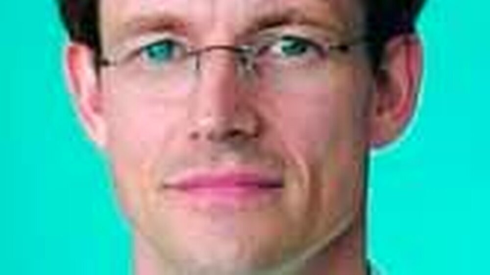 Dr. Markus R. Fußnegger \r\n\r\n1989 bis 1994 Studium der Zahnheilkunde, Universität Tübingen 1995 bis 1999 Wissenschaftlicher Mitarbeiter der Abteilung für Zahnärztliche Prothetik, Universität Tübingen, 1997 Promotion, 1999 bis 2000 Post-Doc Progr