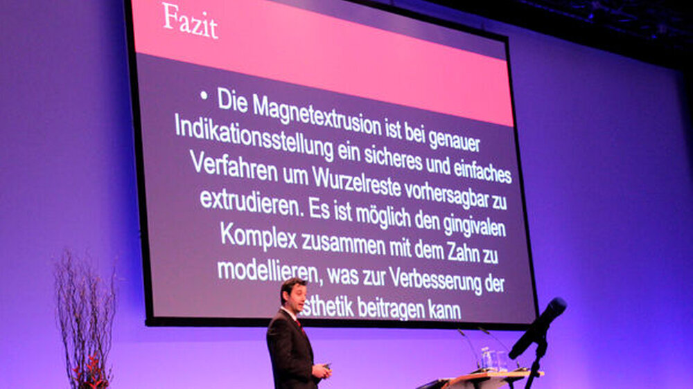 PD. Dr. Christian Mehl führte aus , dass die Magnetextrusion ein sicheres, einfaches Verfahren sein kann, um Wurzelreste vorhersagbar zu extrudieren.