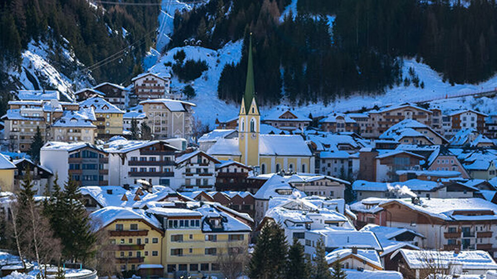 In Ischgl in Tirol werden derzeit rund 900 freiwillige Bewohner auf SARS-CoV-2-Antikörper getestet, die Ergebnisse sollen Anfang 2021 feststehen.