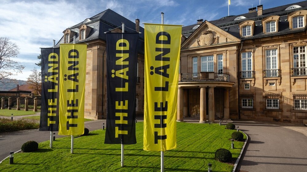 Baden-Württemberg The Länd Image-Kampagne für das Land Baden-Württemberg Beflaggung der Villa Reitzenstein