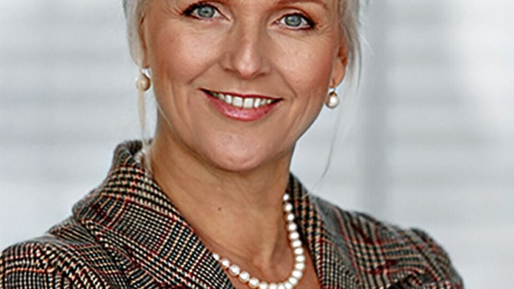 Dr. Angelika Brandl-Riedel, Schatzmeisterin DÄB Dr. Angelika Brandl-Riedel, Schatzmeisterin DÄB