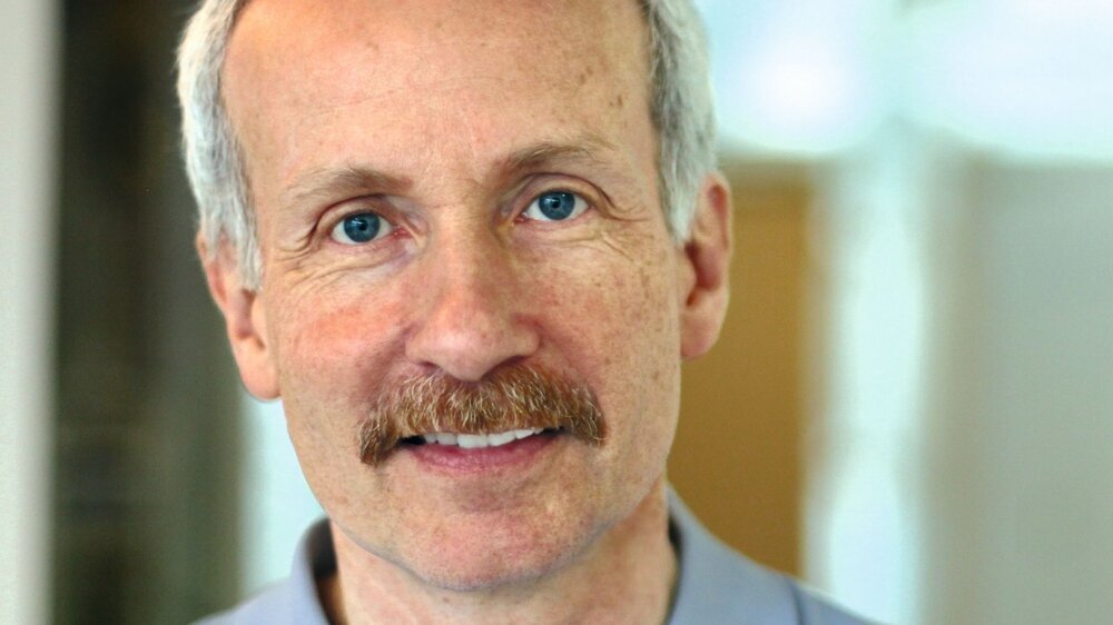 Zahnarzt Dr. Guido Elsäßer engagiert sich seit Langem für Patienten mit Behinderung. Zahnarzt Dr. Guido Elsäßer engagiert sich seit Langem für Patienten mit Behinderung.