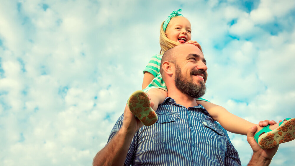 Vater und Tochter genieße gemeinsame Zeit. Vater und Tochter genieße gemeinsame Zeit.