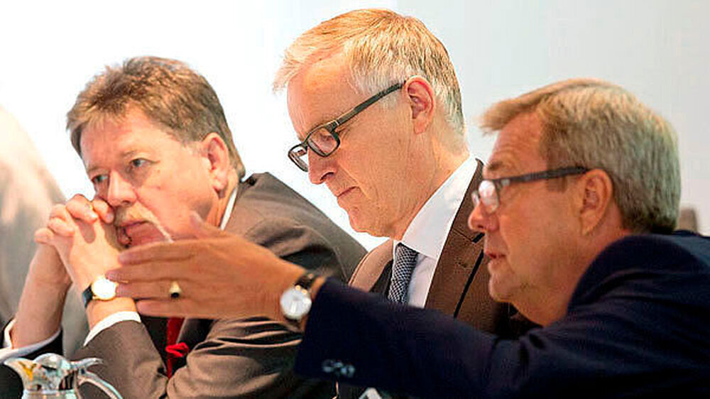 Der Vorstand der KZBV (v.l.n.r.): Dr. Günther E. Buchholz, Dr. Jürgen Fedderwitz und Dr. Wolfgang Eßer | Der Vorstand der KZBV (v.l.n.r.): Dr. Günther E. Buchholz, Dr. Jürgen Fedderwitz und Dr. Wolfgang Eßer |