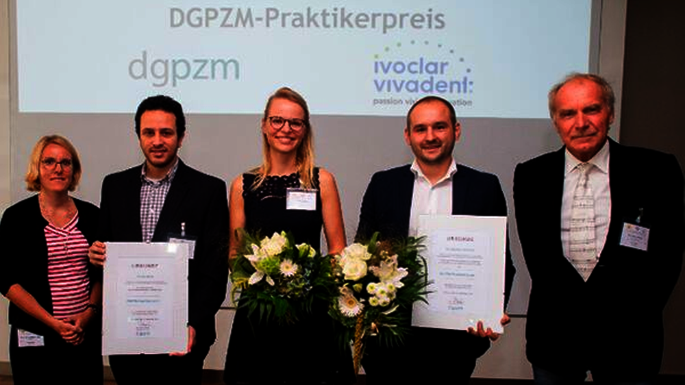 von links: Prof. Dr. Cornelia Frese (Schatzmeisterin der DGPZM), Mahmoud Khaled Faheem (Gewinner), Vivian Serke (Gewinnerin), Dr. Gerhard Schmalz (Gewinner), Dr. Lutz Laurisch (Vizepräsident der DGPZM)