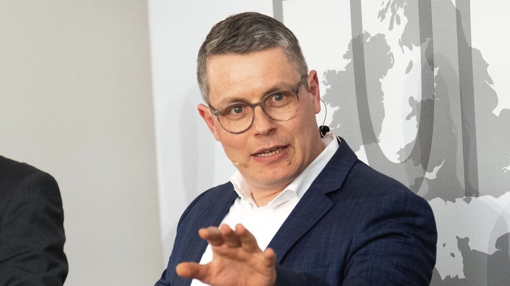 Robert-Martin Montag, FDP, Europatag BZÄK 2023 „Digitalisierung braucht Daten“, brachte Robert-Martin Montag, Vorsitzender der AG-Gesundheit der Fraktionsvorsitzendenkonferenz der FDP und MdL Thüringen, seine Argumente auf den Punkt. „Daten zu nutzen, hört an der Grenze Deutschlands nicht auf.“ Was gemeinsame Standards betreffe, müsse die Politik noch einiges umsetzen.