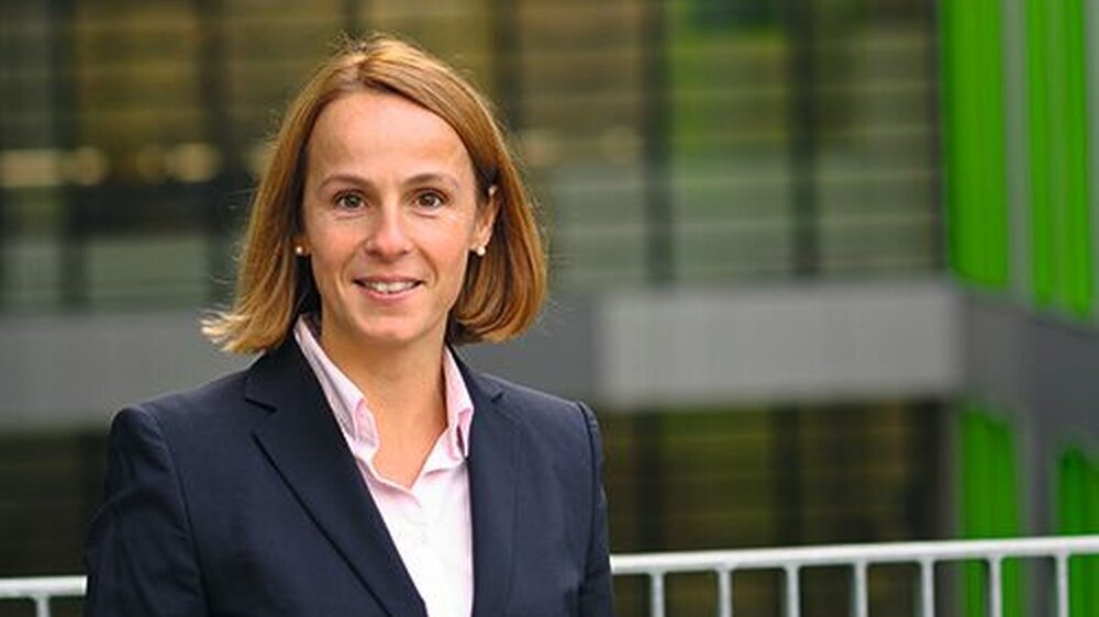 „Durch Gleichmacherei doht ein Gesundheitsschaden“, sagt Sozialrechtlerin Prof. Dr. Anne Schäfer, M.A., über den Versuch aus Europa, die Gesundheitsberufe in die Dienstleistungsrichtlinie zu integrieren. Sie hatte bereits auf dem Europatag der Bunde