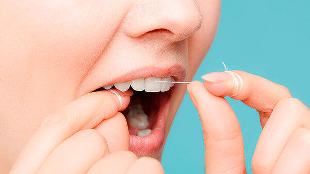 Der Markt für Produkte zur Interdentalreinigung ist im vergangenen Jahr um 1,6 Prozent – auf 120 Millionen Euro – gewachsen. Nach den Hochrechnungen verschiedener Unternehmen zur Marktbeobachtung wurden von Juli 2015 bis Juni 2016 für Zahnseide insg Der Markt für Produkte zur Interdentalreinigung ist im vergangenen Jahr um 1,6 Prozent – auf 120 Millionen Euro – gewachsen. Nach den Hochrechnungen verschiedener Unternehmen zur Marktbeobachtung wurden von Juli 2015 bis Juni 2016 für Zahnseide insgesamt 38,5 Millionen Euro (Endverbraucherpreis) umgesetzt. Dies entspricht einem Plus von 1,1 Prozent. Der Markt für Interdentalbürsten wuchs stattdessen um 2,6 Prozent und damit überdurchschnittlich auf nun jährlich 55,8 Millionen Euro. |