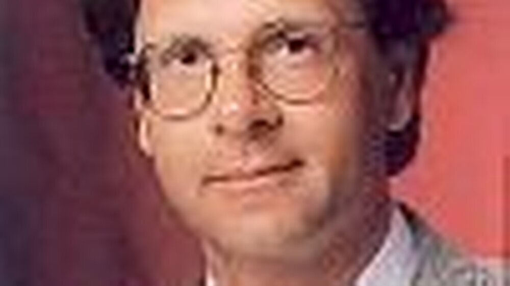 Prof. Dr. Ulrich Lotzmann \r\nJahrgang 1956, nach Abitur und Wehrdienst Ausbildung zum Zahntechniker und anschließend Studium der Zahnheilkunde, 1994 Habilitation, seit 1995 Professor für Zahnersatzkunde am Medizinischen Zentrum für Zahn-, Mund- und Ki