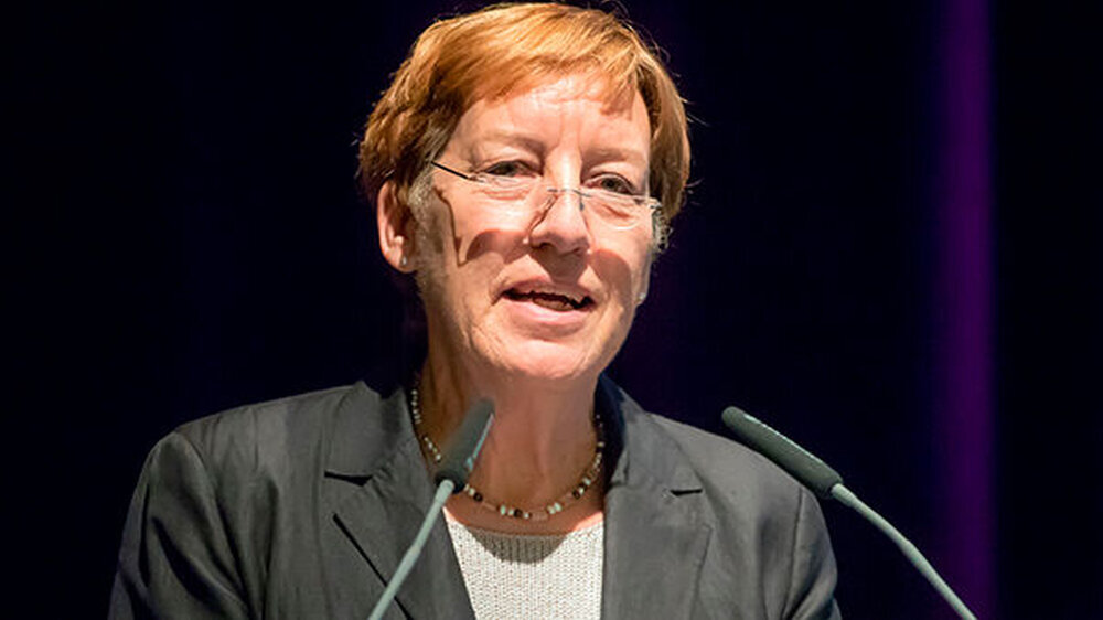 Die Psychologische Psychotherapeutin Barbara Lubisch ist die erste stellvertretende Vorsitzende der VV. Lubisch ist Beisitzerin im Vorstand der Psychotherapeutenkammer NRW und Bundesvorsitzende der Deutschen Psychotherapeutischen Vereinigung.