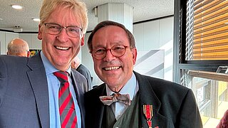 Dr. Klaus Sürmann (li.) und der Präsident der Zahnärztekammer Niedersachsen, Henner Bunke, D.M.D./Univ. of Florida