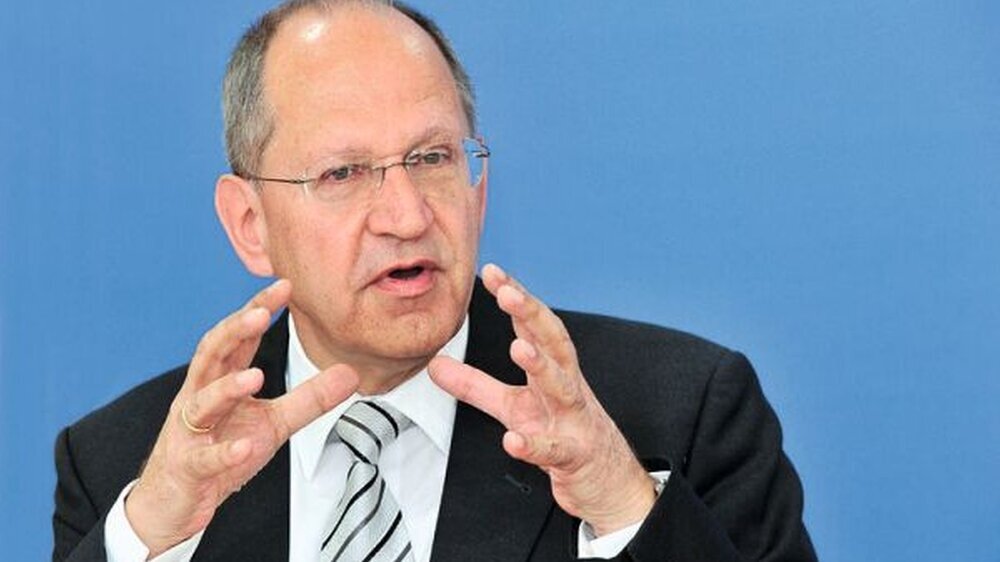 BZÄK-Präsident Dr. Peter Engel (l.) und der Präsident der Bürgerinitiative Gesundheit der DGVP, Wolfram-Arnim Candidus (r.), erläuterten am 5. Europäischen Patientenrechtstag zahlreichen Pressevertretern ihre Positionen zum Patientenschutz.