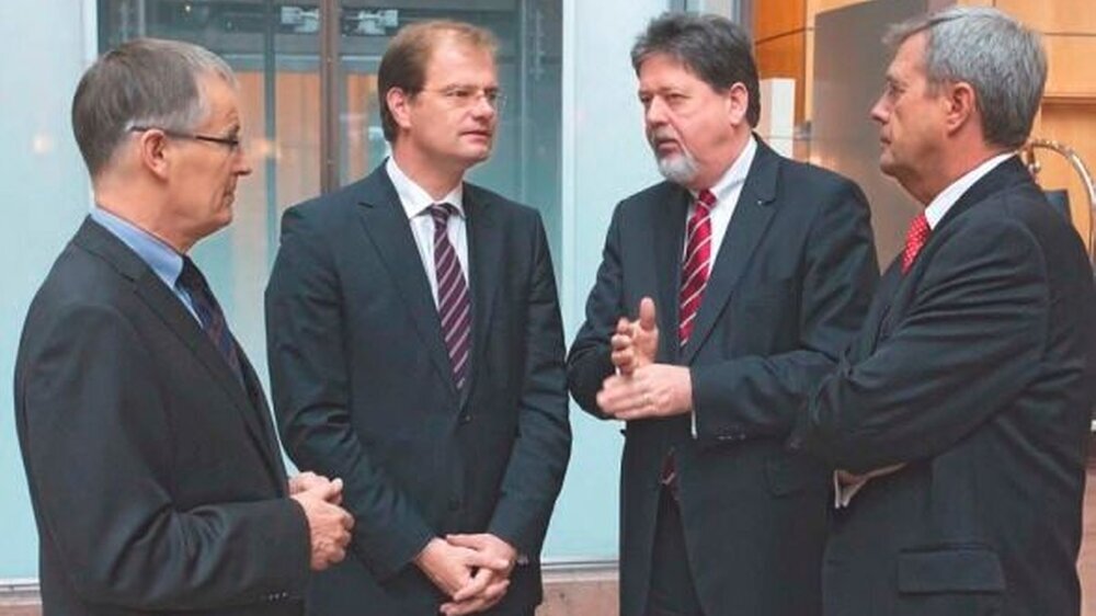 Strukturreformen? Yes we can! betonten KZBV-Chef Dr. Jürgen Fedderwitz und seine Vizes Dr. Günther E. Buchholz und Dr. Wolfgang Eßer im Gespräch mit Staatssekretär Stefan Kapferer.
