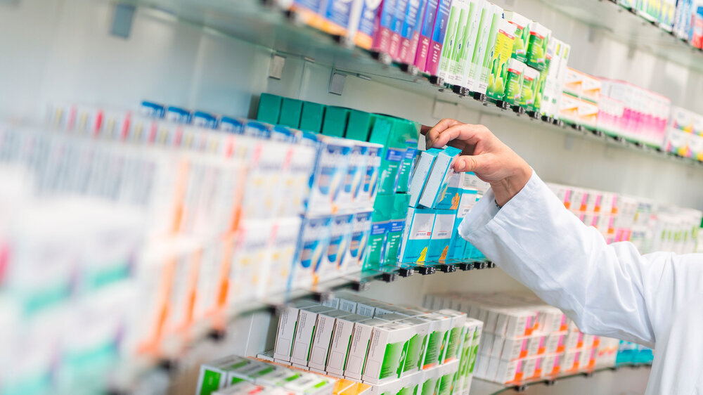 Medikamentensortiment in einer Apotheke Medikamentensortiment in einer Apotheke