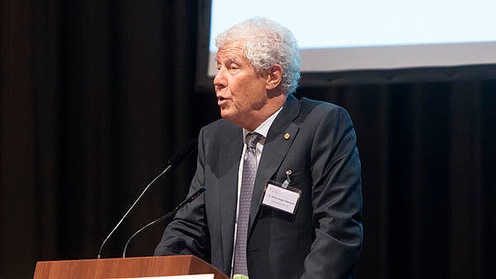 Impulsreferenten für die Diskussion der Delegierten: Ernst-Jürgen Otterbach, FVDZ-Vorstand, referierte zur Freiberuflichkeit: „Unsere Freiberuflichkeit hat sich in weiten Teilen reduziert auf das Haftungsrisiko für unser Tun, die Verantwortung für unsere Angestellten und das betriebswirtschaftliche Risiko, welches wir als Freiberufler zu tragen haben. |