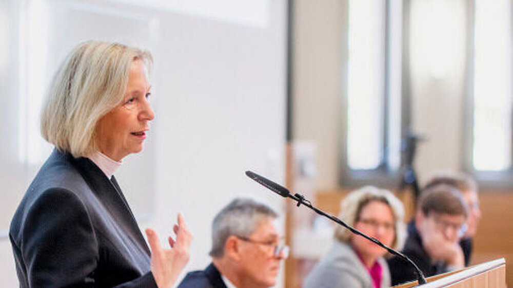 Bundesforschungs- ministerin Johanna Wanka appelliert an alle Bürger an der Nationalen Kohorte teilzunehmen, wenn sie schriftlich dazu eingeladen werden. Die Aussagekraft der Studie sei umso höher, je mehr Bürger sich aktiv beteiligten. |