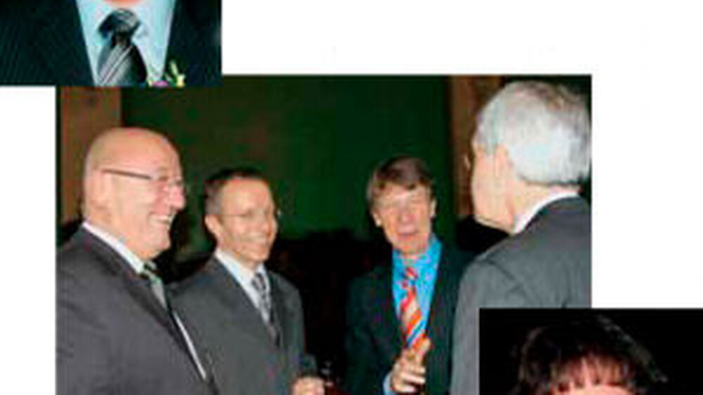 Preisträger Dr. Gernhardt (l.) Im Gespräch: Dr. Dreihaupt, Prof. Korte, Dr. Oesterreich und Prof. Gerlach (v.l.n.r.)\r\n\r\nPreisträgerin Dr. Szentpetery