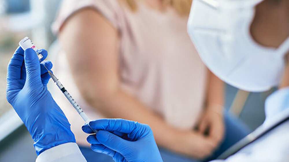 Mit ihrer Expertise und Fachkompetenz habe die Zahnärzteschaft frühzeitig in der Pandemie ihre grundsätzliche Unterstützung bei Test- und Impfmaßnahmen angeboten, heben KZBV und BZÄK hervor.