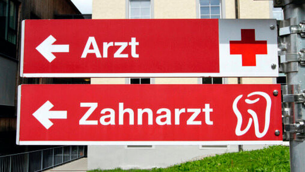 Bowers beschrieb 1990 das „Doctors and Dentists Syndrome“ – ein Zustand, nach dem Zahnärzte das Gefühl haben, Ärzten unterlegen zu sein. |