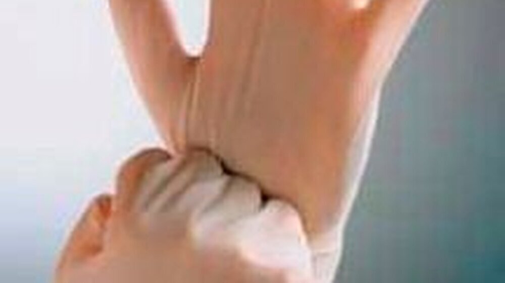 Diese Handschuhe passen nicht! Bei der Auswahl ist es wichtig, auf Anwendungsziel und Passgenauigkeit zu achten.