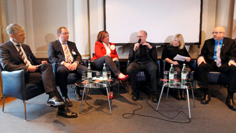 Wie sieht die Versorgung der Zukunft aus? Diskussionsrunde beim FVDZ-Presseseminar: Egbert Maibach-Nagel, Dr. Thomas Drabinski, Kerstin Blaschke, Franz Knieps, Birgit Wöllert und Dr. Dirk Heinrich (v.l.n.r.)