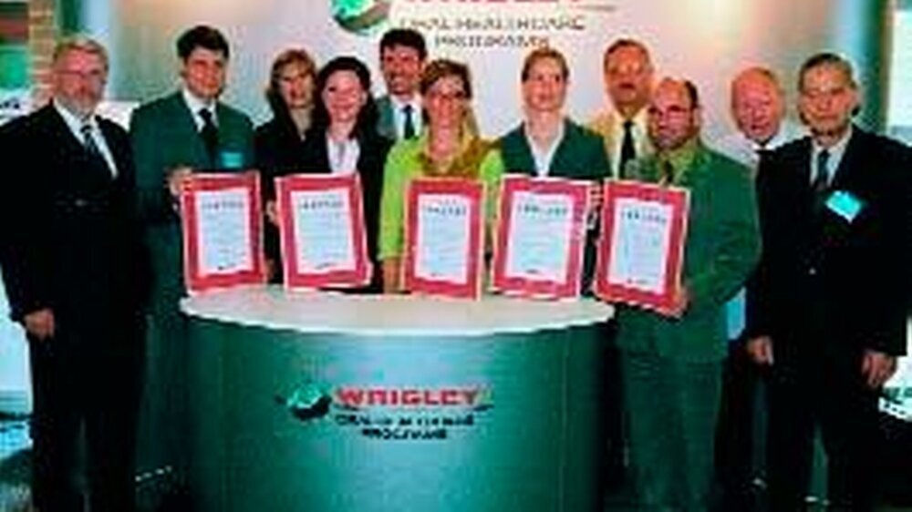 Wrigley Prophylaxe Preis-Verleihung 2003 (von links nach rechts): Prof. Detlef Heidemann, Prof. Thomas Attin, Jutta Reitmeier, Susan Siegel, Göttingen, Prof. Joachim Klimek, Dr. Carolina Ganß und Caroline Blecher, Bernd Wiethardt, Marc Van Steenkiste, P