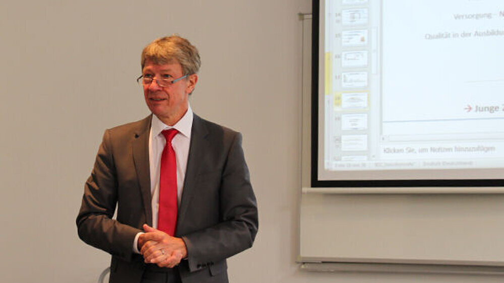 Prof. Dr. Dietmar Oesterreich, Vizepräsident der BZÄK: „Wir wollen weitere Initiativen für die Kammern auslösen.“ Er betonte, dass das Thema frei sein müsse von gewerblicher Orientierung. Wichtig sei, dass die Kammern dies vermitteln.