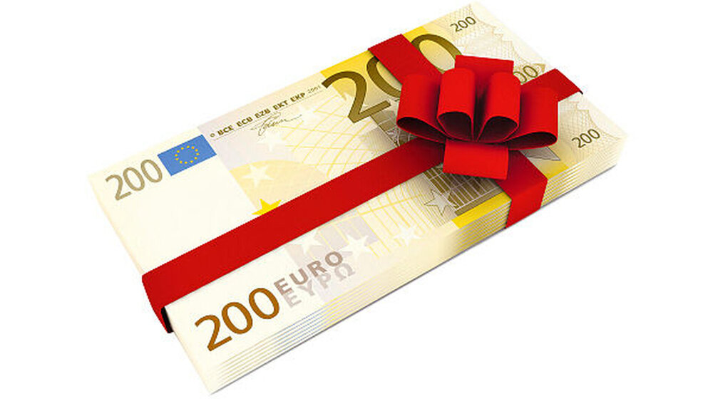 Wenn man als Praxischef mit der Arbeit seines angestellten Zahnarztes zufrieden ist, sollte man das auch zeigen – eventuell mit einer zusätzlichen Vergütung. |