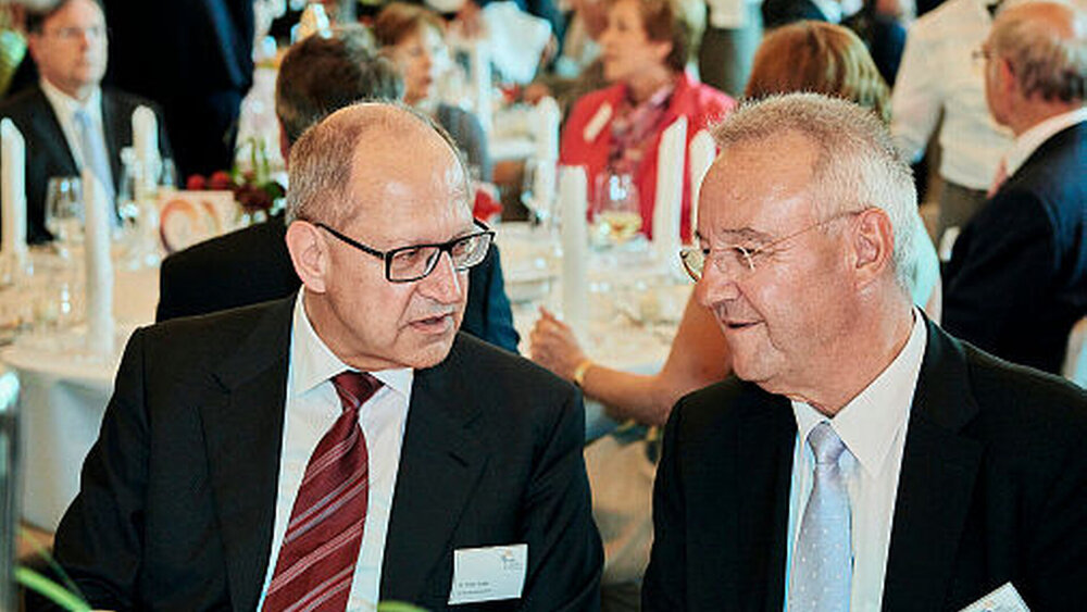 Unter den Gästen: BZÄK-Präsident Dr. Peter Engel (l.) und Uwe Breuer, Präsident des Verbands Deutscher Zahntechniker-Innungen (VDZI) |