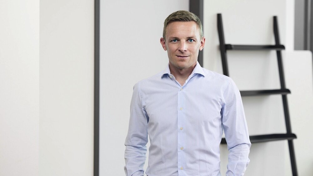 Christian Brendel, Dipl-Kfm. und M.Sc. in International Management führt mit seiner Schwester Diana Haber das Familienunternehmen solvi GmbH. Gemeinsam mit seinem Team entwickelt er intelligente Finanz- und Controlling-Lösungen für Zahnarztpraxen. In seinem Podcast „Aufgebohrt“ geht es darum, wie man mit seiner Praxis nachhaltig Erfolg hat.