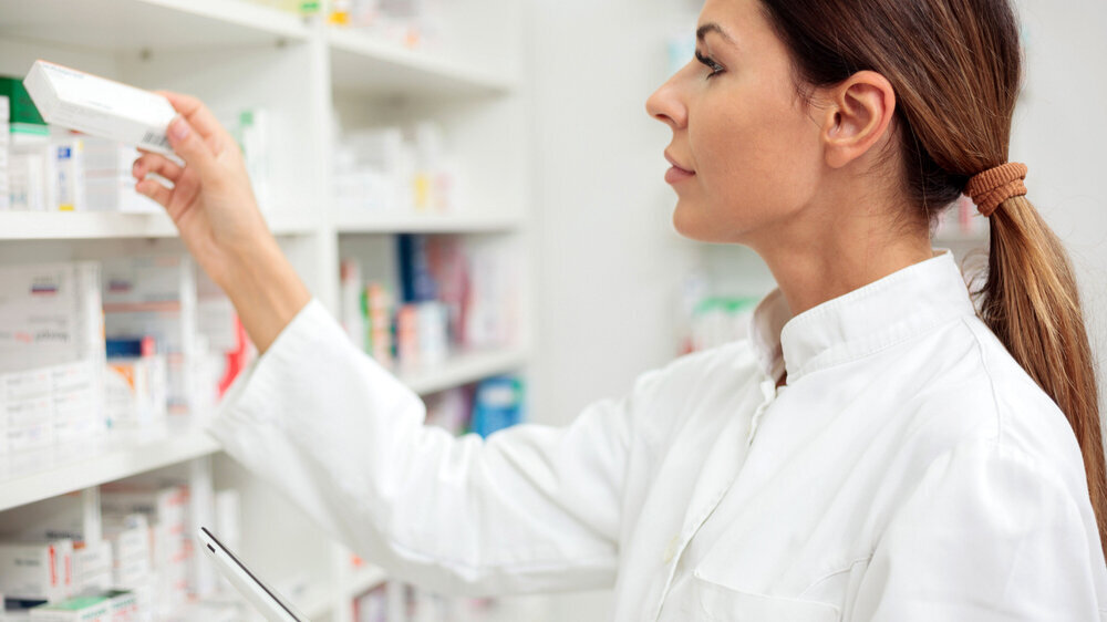 Für verschreibungspflichtige Medikamente wird die Beratung in der Apotheke vor Ort noch immer geschätzt. Für andere Präparate etabliert sich der Online-Handel.