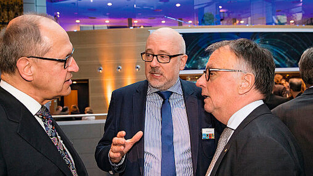 Dr. Peter Engel, Dr. Dirk Heinrich, Dr. Rolf Koschorrek |