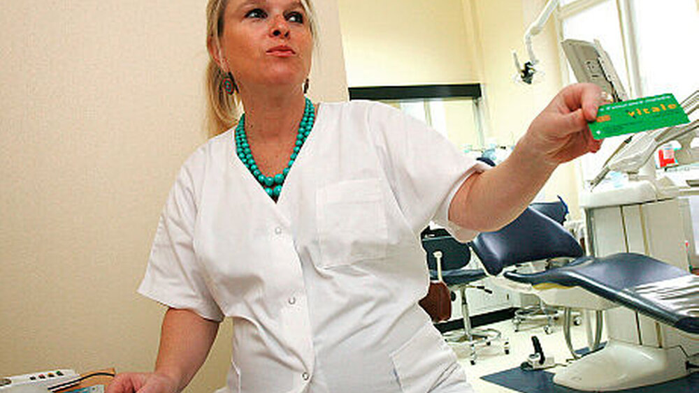 Beschäftigungsverbot oder Umgestaltung des Arbeitsplatzes – welche Lösung ist für die Schwangere im Einzelfall richtig? |