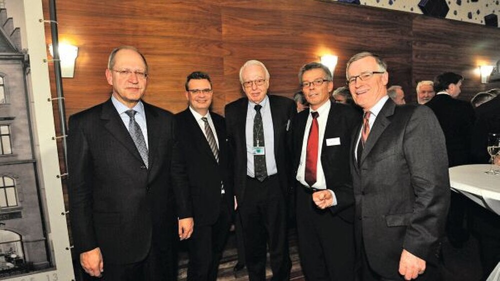 Die Gastgeber mit BZÄK-Vizepräsident Prof. Dr. Christoph Benz, dem G-BA-Vorsitzenden Rainer Hess und dessen designiertem Nach-folger Josef Hecken (v.l.n.r.). |
