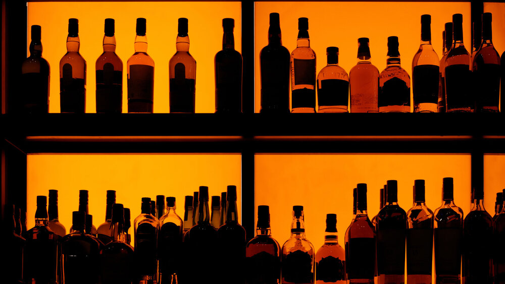 Flaschen in einer Bar