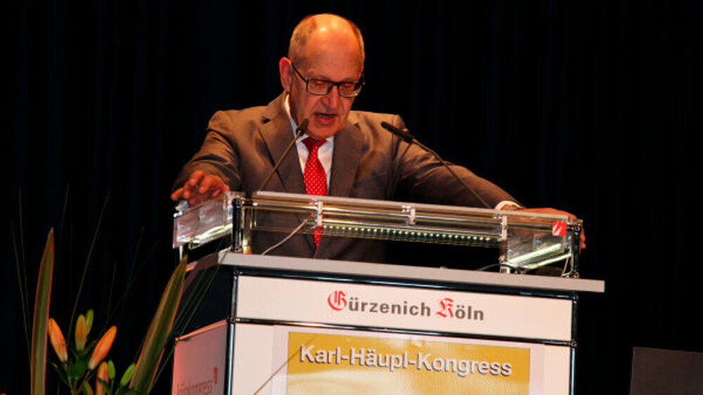 Dr. Peter Engel, Präsident der Bundeszahnärztekammer, trat ebenfalls als Gastredner auf. In seinem Grußwort schlug er einen Bogen zur IDS, die in wenigen Tagen in Köln stattfinden wird: "Moderne Technologien tragen bestenfalls zur Effizienzsteigerung
